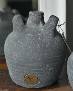 Aardewerk Kruikje Met Twee Oren En Smalle Tuit, Brynxz -Woondecoratie aardewerk kruikje met twee oren en smalle tuit brynxz 4