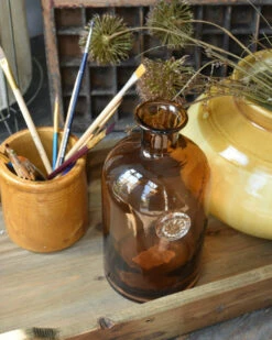 Apothekers Fles Van Bruin Glas Met Sierlijk Embleem, IB Laursen -Woondecoratie apothekers fles van bruin glas met sierlijk embleem ib laursen 5