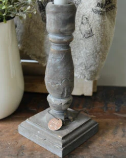 Kandelaar Vergrijst Met Vierkante Voet -Woondecoratie be uniq kandelaar vergrijst met vierkante voet 3