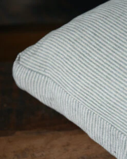 Box Kussenhoes Met Fijne Groene Strepen, IB Laursen -Woondecoratie box kussenhoes met fijne groene strepen ib laursen 2