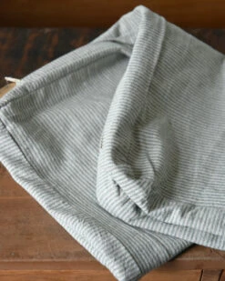 Box Kussenhoes Met Fijne Groene Strepen, IB Laursen -Woondecoratie box kussenhoes met fijne groene strepen ib laursen 3