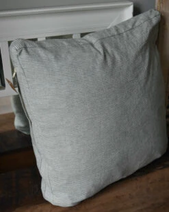 Box Kussenhoes Met Fijne Groene Strepen, IB Laursen -Woondecoratie box kussenhoes met fijne groene strepen ib laursen 4