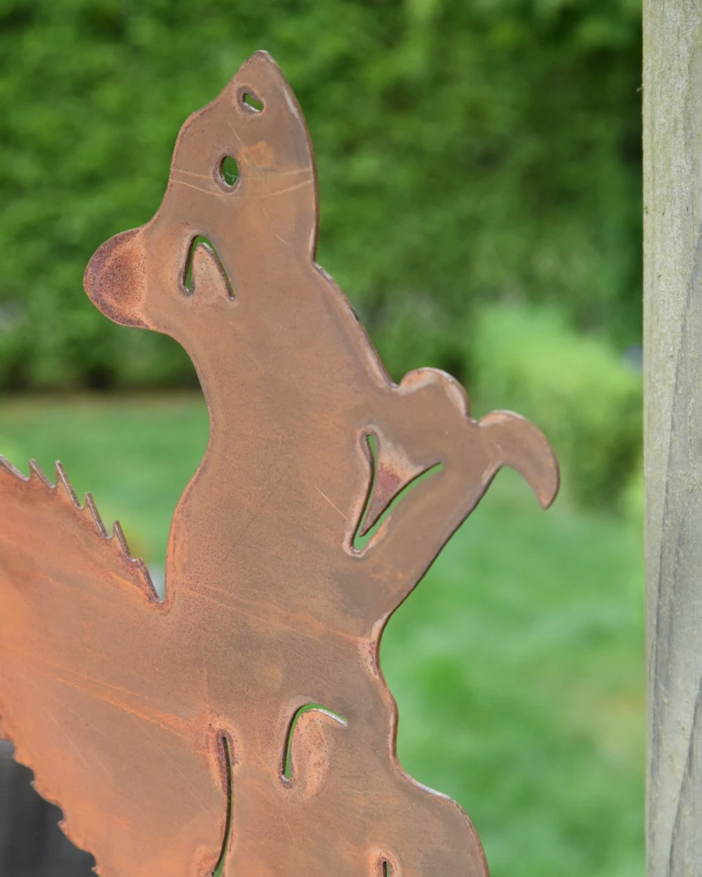 Eekhoorn Zittend Op Stok Ecoroest Tuindecoratie 4 Eekhoorn Zittend Op Stok Ecoroest Tuindecoratie - Afbeelding 2