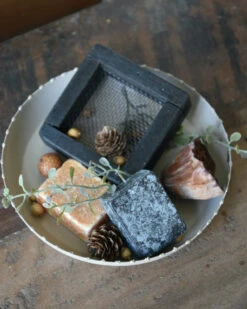 Geur-set Twee Amber Blokjes Met Schaaltje, Rasp En Decoratie -Woondecoratie geur set twee amber blokjes met schaaltje rasp en decoratie 4