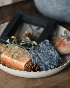 Geur-set Twee Amber Blokjes Met Schaaltje, Rasp En Decoratie -Woondecoratie geur set twee amber blokjes met schaaltje rasp en decoratie 6