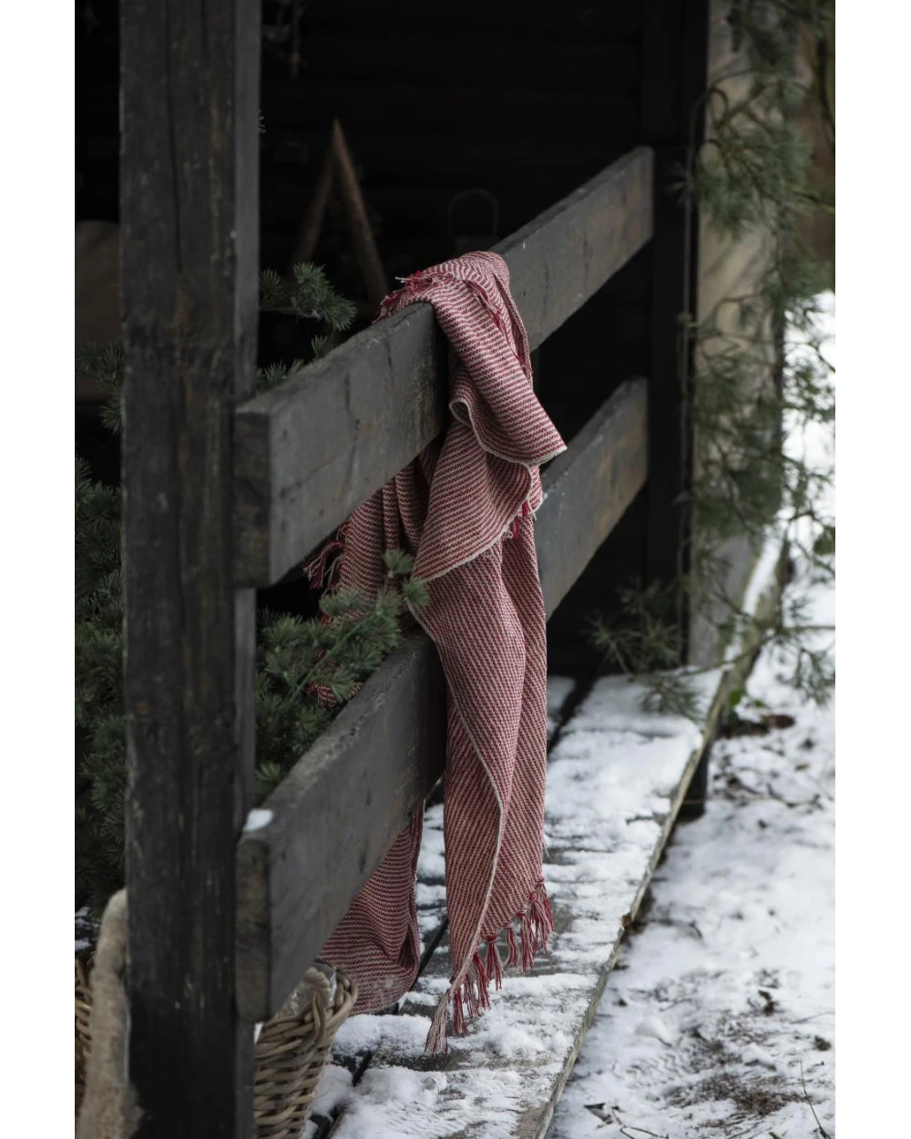 Geweven Woonkleed/ Sprei Gebroken Wit Met Fijne Rode Strepen, IB Laursen 4 Geweven Woonkleed/ Sprei Gebroken Wit Met Fijne Rode Strepen, IB Laursen - Afbeelding 2