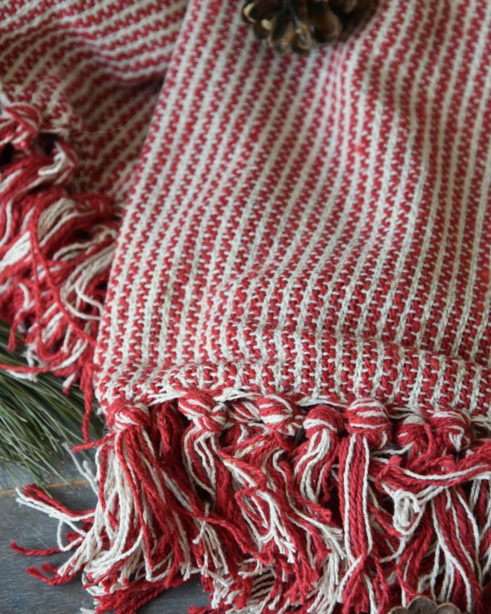 Geweven Woonkleed/ Sprei Gebroken Wit Met Fijne Rode Strepen, IB Laursen 9 Geweven Woonkleed/ Sprei Gebroken Wit Met Fijne Rode Strepen, IB Laursen - Afbeelding 7