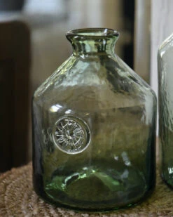 Glazen Apothekers Fles In Het Groen Met Embleem Klein, IB Laursen 11 Glazen Apothekers Fles In Het Groen Met Embleem Klein, IB Laursen -Woondecoratie glazen apothekers fles in het groen met embleem groot ib laursen 2