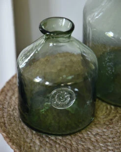 Glazen Apothekers Fles In Het Groen Met Embleem Klein, IB Laursen 13 Glazen Apothekers Fles In Het Groen Met Embleem Klein, IB Laursen -Woondecoratie glazen apothekers fles in het groen met embleem groot ib laursen 4