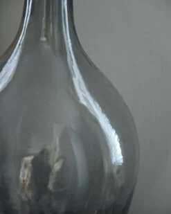 Glazen Ballon Vaas Met Grijze Gloed, IB Laursen 12 Glazen Ballon Vaas Met Grijze Gloed, IB Laursen -Woondecoratie glazen ballon vaas met grijze gloed groot ib laursen 3