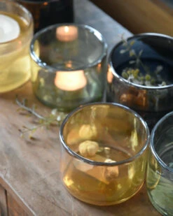 Glazen Theelichten In Parelmoer Groen Set Van Twee, Brynxz -Woondecoratie glazen theelichten in parelmoer groen set van twee brynxz 5