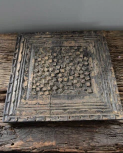 Grijs Houtsnijwerk Paneel Van Be-Uniq -Woondecoratie grijs houtsnijwerk paneel 3