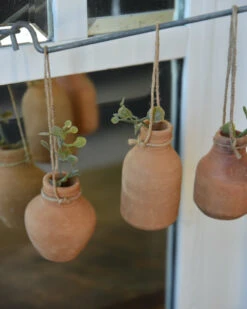 Handgemaakte Aardewerk Flesjes Met Ophang Touw Set Van 3, IB Laursen 13 Handgemaakte Aardewerk Flesjes Met Ophang Touw Set Van 3, IB Laursen -Woondecoratie handgemaakte aardewerk flesjes met ophang touw set van 3 ib laursen 3