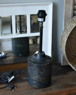Houten Lampenvoet In Antiek Zwart -Woondecoratie houten lampenvoet in antiek zwart 6