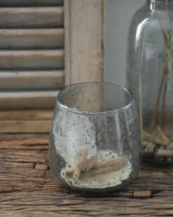 Iets Bolle Glazen Vaas Met Bubbels, Zilvermetaal En Grijze Gloed