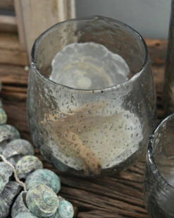 Iets Bolle Glazen Vaas Met Bubbels, Zilvermetaal En Grijze Gloed -Woondecoratie iets bolle glazen vaas met bubbels zilvermetaal en grijze gloed 3