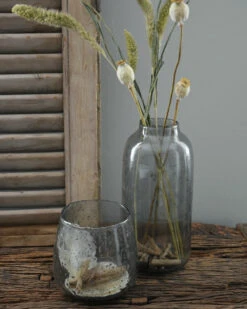 Iets Bolle Glazen Vaas Met Bubbels, Zilvermetaal En Grijze Gloed -Woondecoratie iets bolle glazen vaas met bubbels zilvermetaal en grijze gloed 4