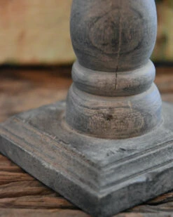 Kandelaar Met Vierkante Voet Van Be-Uniq -Woondecoratie kandelaar met vierkante voet van be uniq 2