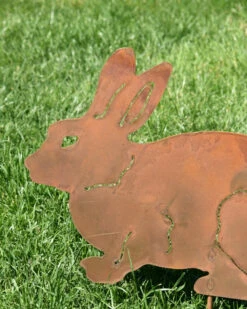 Konijn Van Roest Metaal Als Tuinsteker -Woondecoratie konijn van roest metaal als tuinsteker 1