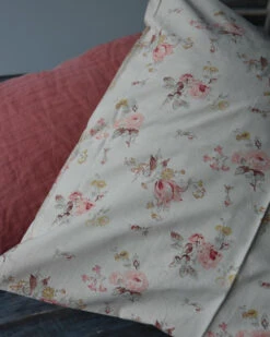 Kussenhoes Beige Met Coral/sand Rozen Vierkant, IB Laursen -Woondecoratie kussenhoes beige met coralsand rozen ib laursen 1 4