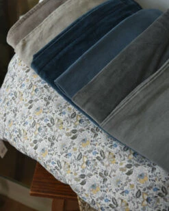 Kussenhoes Rechthoekig Gebloemd Met Zacht Geel, Blauw En Kleikleur, IB Laursen -Woondecoratie kussenhoes rechthoekig gebloemd met zacht geel blauw en kleikleur ib laursen 4