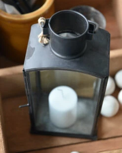 Lantaarn Metaal Zwart En Glas Met Hengsel, IB Laursen -Woondecoratie lantaarn metaal zwart en glas met hengsel ib laursen 2