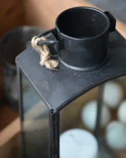 Lantaarn Metaal Zwart En Glas Met Hengsel, IB Laursen -Woondecoratie lantaarn metaal zwart en glas met hengsel ib laursen 3