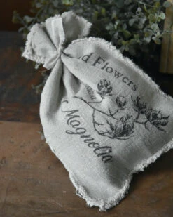 Linnen Geurzakje Met Magnolia Takken, Shabby -Woondecoratie linnen geurzakje met magnolia takken shabby 5