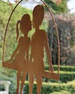 Meisje En Jongen Geven Elkaar Een Kusje, Hangend Ecoroest -Woondecoratie meisje en jongen geven elkaar een kusje hangend ecoroest 5