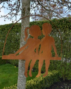 Meisje En Jongen Geven Elkaar Een Kusje, Hangend Ecoroest -Woondecoratie meisje en jongen geven elkaar een kusje hangend ecoroest 6