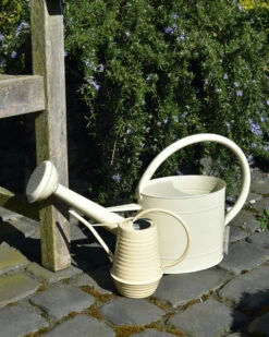 Metalen Gieter In Cream Met Sproeikop 5 Ltr, IB Laursen -Woondecoratie metalen gieter in cream met sproeikop 5 ltr ib laursen 3