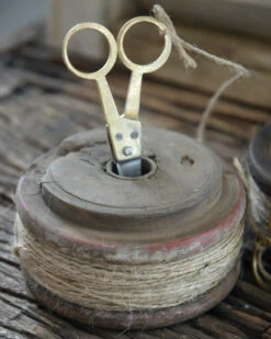Oud Houten Spoel Met Touw En Schaartje, IB Laursen