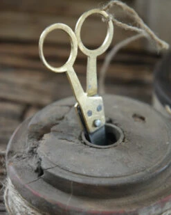 Oud Houten Spoel Met Touw En Schaartje, IB Laursen -Woondecoratie oud houten spoel met touw en schaartje ib laursen 3