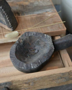 Woondecoratie -Woondecoratie oude houten keuken vijzelschep ib laursen 1