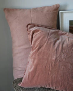 Pastel Roze Velours Kussenhoes 'Tuscany', IB Laursen -Woondecoratie pastel roze velours kussenhoes tuscany ib laursen 1 2