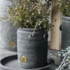 Pot Met Twee Dop Oortjes Vintage Grijs Klein, Brynxz 2 Pot Met Twee Dop Oortjes Vintage Grijs Klein, Brynxz -Woondecoratie pot met twee dop oortjes vintage grijs klein brynxz