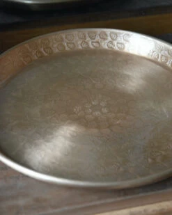 Rond Plateau Met Blad Patroon Antiek Goud/messing Look, IB Laursen -Woondecoratie rond plateau met blad patroon antiek goudmessing look ib laursen 6