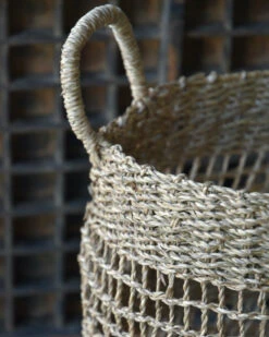 Ronde Mand Met Opgewerkte Structuur Middel Met Handvaten, IB Laursen 11 Ronde Mand Met Opgewerkte Structuur Middel Met Handvaten, IB Laursen -Woondecoratie ronde mand met opgewerkte structuur middel met handvaten ib laursen 2