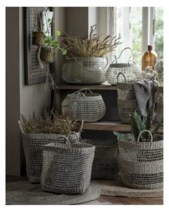 Ronde Mand Met Opgewerkte Structuur Middel Met Handvaten, IB Laursen 16 Ronde Mand Met Opgewerkte Structuur Middel Met Handvaten, IB Laursen -Woondecoratie ronde mand met opgewerkte structuur middel met handvaten ib laursen 7