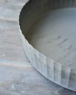 Ronde Zinken Schaal Met Hoge Schulp Rand, IB Laursen -Woondecoratie ronde zinken schaal met hoge schulp rand ib laursen 5