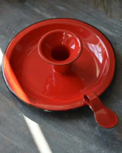 Tijdloze Rode Emaille Kandelaar, IB Laursen -Woondecoratie tijdloze rode emaille kandelaar 2