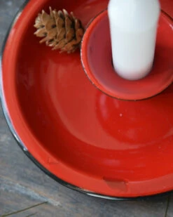 Tijdloze Rode Emaille Kandelaar, IB Laursen -Woondecoratie tijdloze rode emaille kandelaar 4