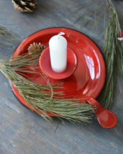 Tijdloze Rode Emaille Kandelaar, IB Laursen -Woondecoratie tijdloze rode emaille kandelaar 6