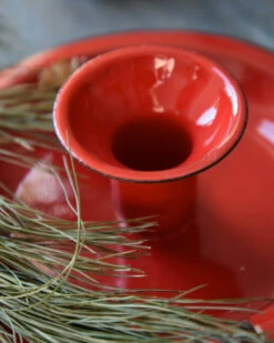 Tijdloze Rode Emaille Kandelaar, IB Laursen -Woondecoratie tijdloze rode emaille kandelaar 7