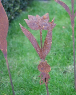 Tulp Op Prikker, Metaal Roest -Woondecoratie tulp op prikker metaal roest 3