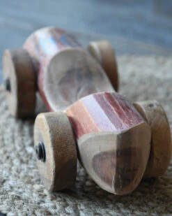 Unieke Rode Auto Van Hout Met Blauw Nr 94, IB Laursen -Woondecoratie unieke rode auto van hout met blauw nr 94 ib laursen 2