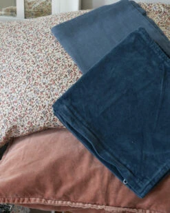 Velours Kussen Historical Blue, IB Laursen -Woondecoratie velours kussen historical blue ib laursen 3