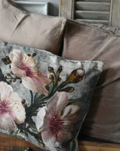 Velours Kussen Met Pastel Kleurige Bloemen Rechthoekig -Woondecoratie velours kussen met pastel kleurige bloemen rechthoekig 2