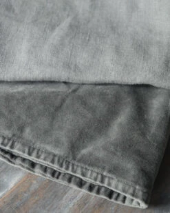 Velours 'thunder Grey' Vierkante Kussenhoes, IB Laursen -Woondecoratie velours thunder grey vierkante kussenhoes ib laursen 1 6