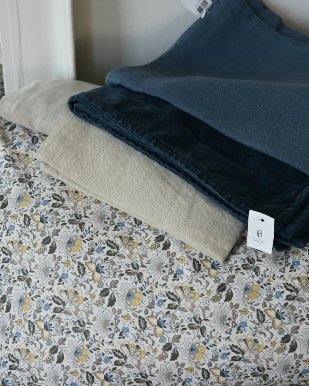 Vierkant Velours Kussen Fog, IB Laursen 4 Vierkant Velours Kussen Fog, IB Laursen - Afbeelding 2